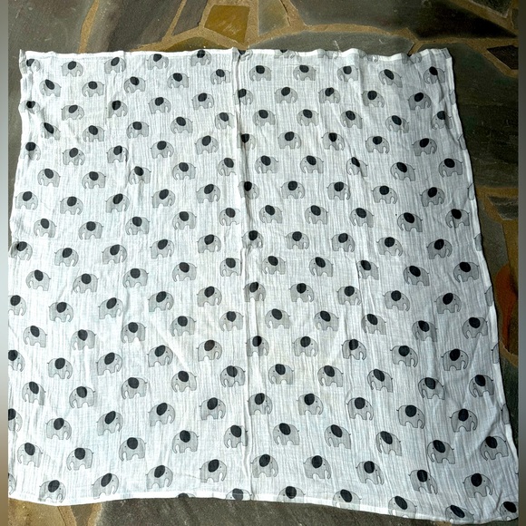 New🌟Anthropologie Muslin Swaddle Blankets - Baby Elephants - Picture 3 of 4